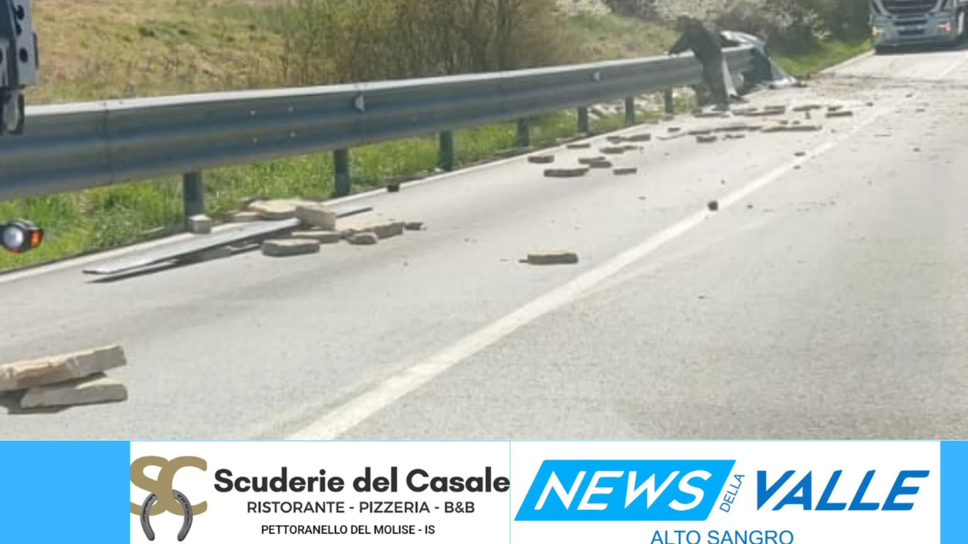 Castel Di Sangro, Statale 17: tir esce fuori strada perdendo parte del carico. Traffico rallentato All'altezza di "Valle Salice"